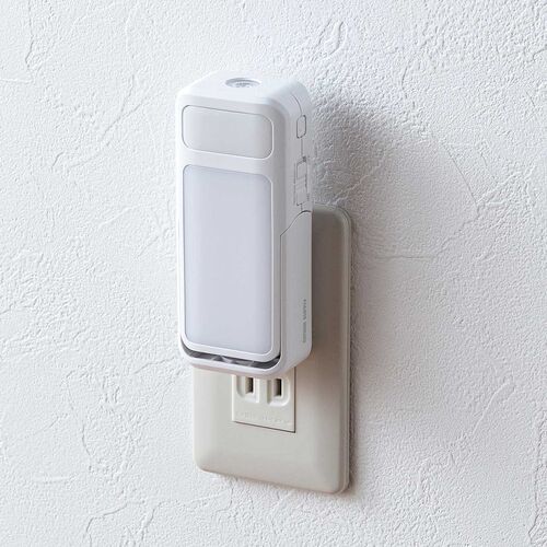 人感センサーライト（フットライト・コンセント・LEDライト・マグネット取り付け・小型・ナイトライト） LED084