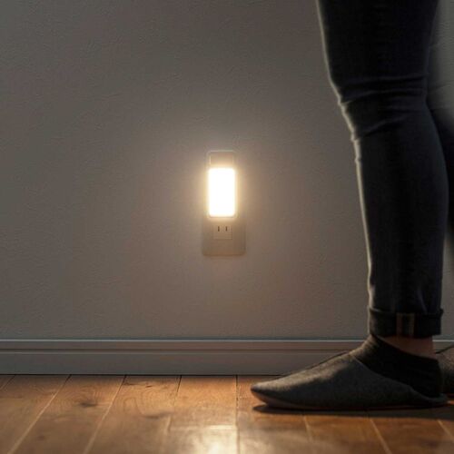 人感センサーライト（フットライト・コンセント・LEDライト・マグネット取り付け・小型・ナイトライト） LED084