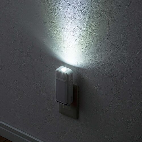 人感センサーライト（フットライト・コンセント・LEDライト・マグネット取り付け・小型・ナイトライト） LED084