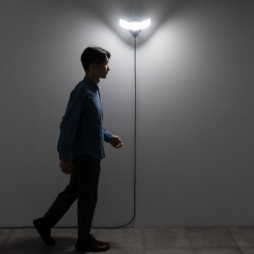 人感センサーライト（防犯・屋外・LED・コンセント・防水・3灯・5m・100V・角度調整・3000ルーメン・キントレ） LED087BK