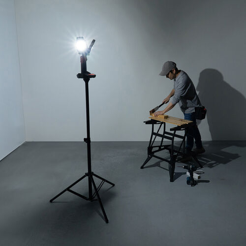 投光器（作業灯・ワークライト・LED・3500ルーメン・フラッドライト・高輝度・充電式・屋外用・三脚付き）