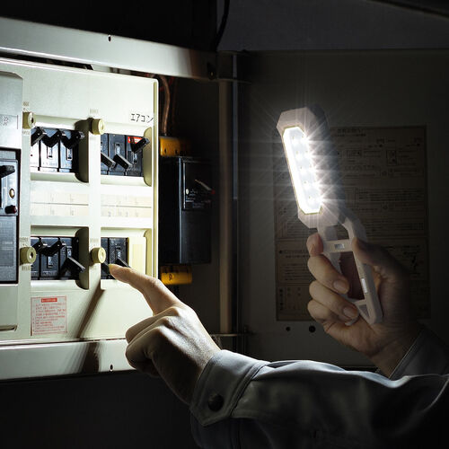 作業灯（LED・充電式・防水・小型・クリップ・マグネット付・500ルーメン・スタンド・手持ちライト・ベージュ）