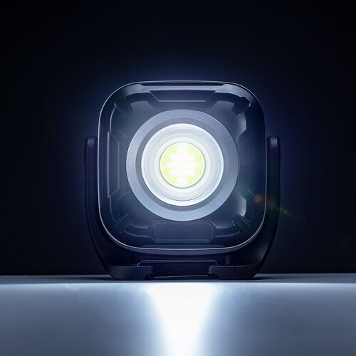 充電式 LED作業灯（無段階調光・角度調整・防水IPX6・多用途設置）