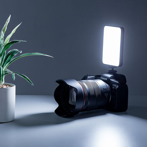 LED撮影ライト（スマホ・カメラ対応/三脚取付可能・250ルーメン・小型・充電式・ストリーミングライト）
