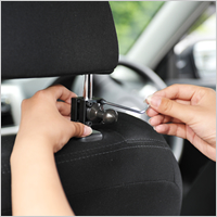 【在庫処分SALE】車載用iPadテーブル（後部座席用）。クルマの中でiPadが使える便利なカー用品（iPad5 (Air) 対応製品）