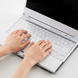 自由カットで色々なノートに対応するノートマルチカバー。(高透明キーボードカバー)FA-NMUL2N サンワサプライ