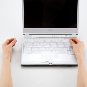 自由カットで色々なノートに対応するノートマルチカバー。(高透明キーボードカバー)FA-NMUL2N サンワサプライ