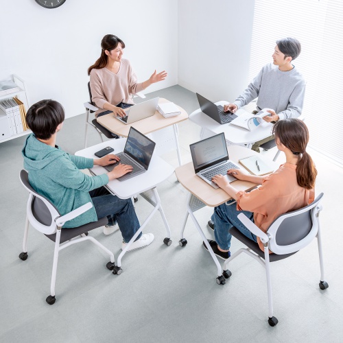 ミーティングテーブル（フォールディングデスク・アクティブラーニング・折りたたみデスク・幅73cm・幕板付き・キャスター付き・ホワイト）