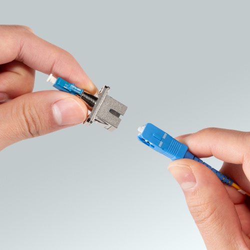 光ファイバ変換アダプタ（LCオス-SCメス・シングルモード・9μm・SCコネクタ to LCコネクタ）