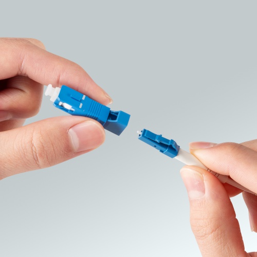 光ファイバ変換アダプタ（SCオス-LCメス・シングルモード・9μm・LCコネクタ to SCコネクタ）