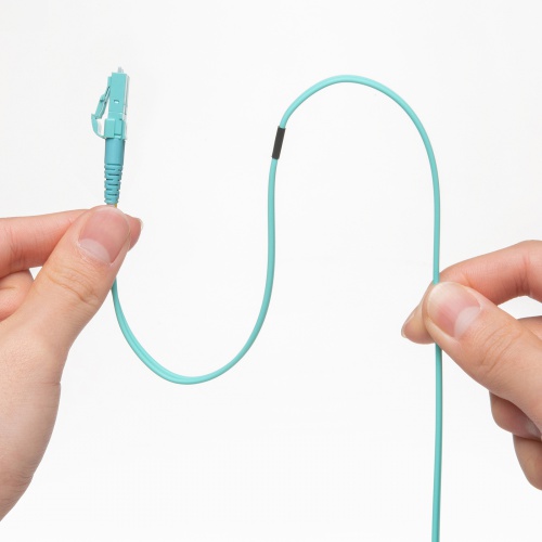 光ファイバケーブル（OM4・10GBASE-SR/SW規格・10Gbps・マルチモード・LC×2-LC×2・メガネ型・2芯・50μm・ショートブーツ・5m）