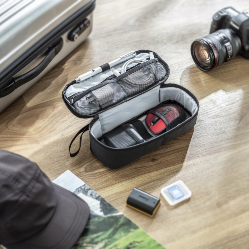 【アウトレット】 ガジェットポーチ（トラベルポーチ・旅行・海外旅行・出張・収納・整理・小物入れ・内寸23.5cm・奥行9cm・高さ5.5cm・ストラップ付・ブラック）