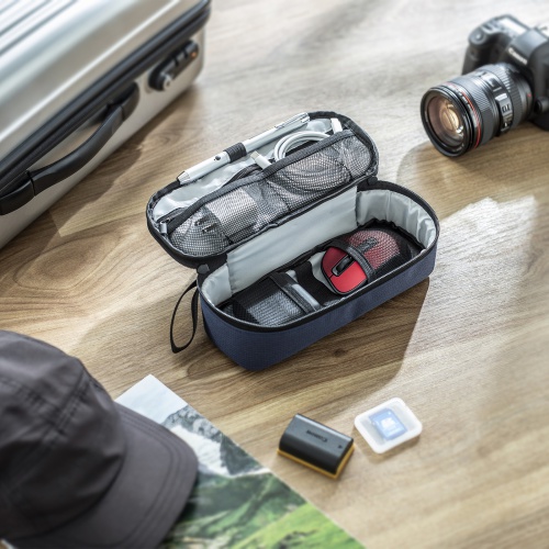 ガジェットポーチ（トラベルポーチ・旅行・海外旅行・出張・収納・整理・小物入れ・内寸23.5cm・奥行9cm・高さ5.5cm・ストラップ付・ネイビー）