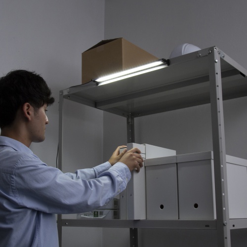 LEDバーライト（角度調整付き・USB給電・マグネット付き・ケーブル長1.9m）