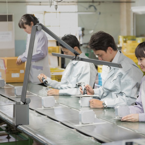 デスクライト（LEDデスクライト・クランプ・ライトスタンド・コンセント・900ルーメン・調光・3関節・おすすめ・おしゃれ・目に優しい・ガンメタリック） LED-DESK2GM サンワサプライ