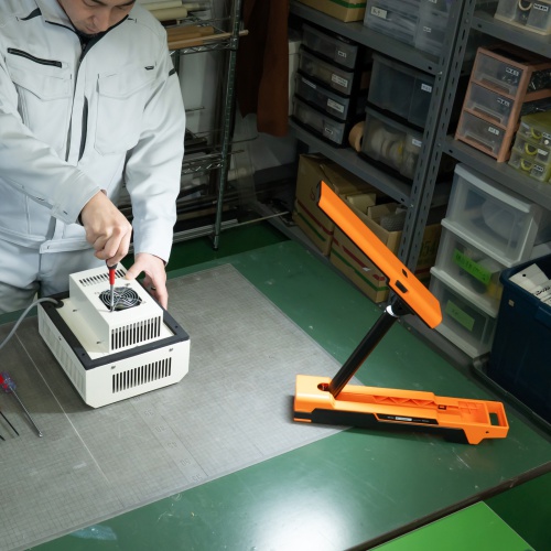 作業灯（LED・充電式・防水・折りたたみ・スタンド・1300ルーメン・高さ・角度調整）