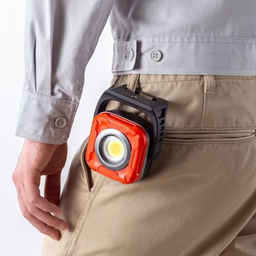 LEDライト（充電式・作業灯・マグネット・スタンド設置・防水IPX6・1300ルーメン・無段階調光・角度調整可能）