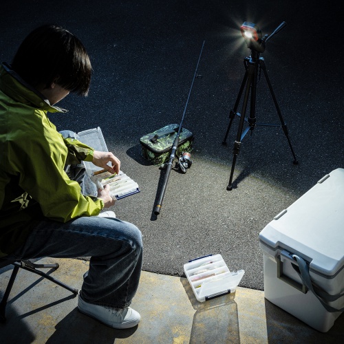 LEDライト（充電式・作業灯・マグネット・スタンド設置・防水IPX6・1300ルーメン・無段階調光・角度調整可能）