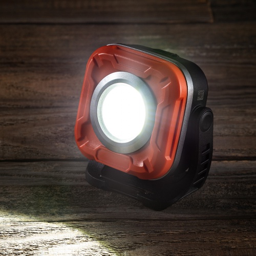 LEDライト（充電式・作業灯・マグネット・スタンド設置・防水IPX6・1300ルーメン・無段階調光・角度調整可能）