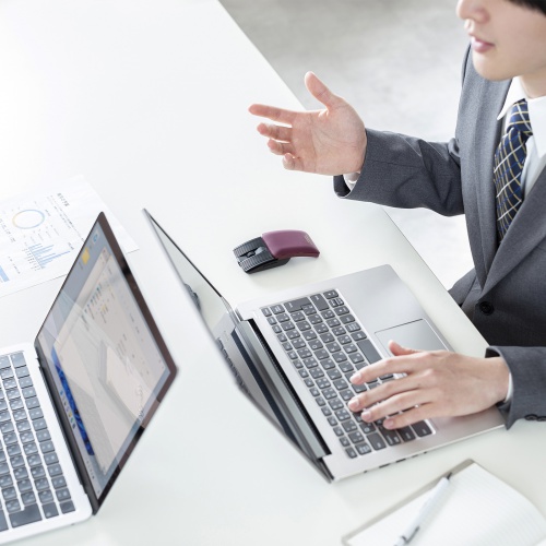 マウス（小型・Bluetooth・静音・5ボタン・戻る/進むボタン・ホイール・スライドカバー・持ち運び・コンパクト・モバイル・急速充電式・スリム・軽量・レッド）