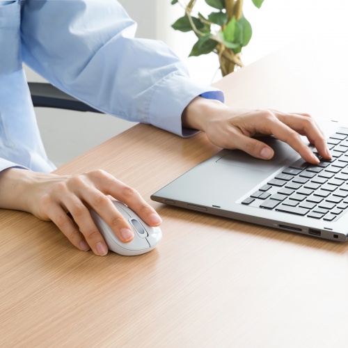 ワイヤレスマウス(Bluetooth・電池式・おすすめ・おしゃれ・人気・静音・抗菌・3ボタン・iPhone15・iPhone15plus・ホワイト） MA-BBSK315W サンワサプライ