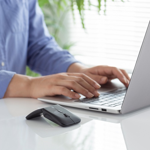 Bluetoothマウス（薄型・3ボタン・USB充電式・IRセンサー・折りたたみ式・マルチペアリング対応・ポーチ付き・ブラック）