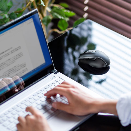 ワイヤレスマウス(Bluetooth・充電式・おすすめ・おしゃれ・人気・静音・ブルーLED・5ボタン・中型・ブラック） MA-BTBL167BK サンワサプライ