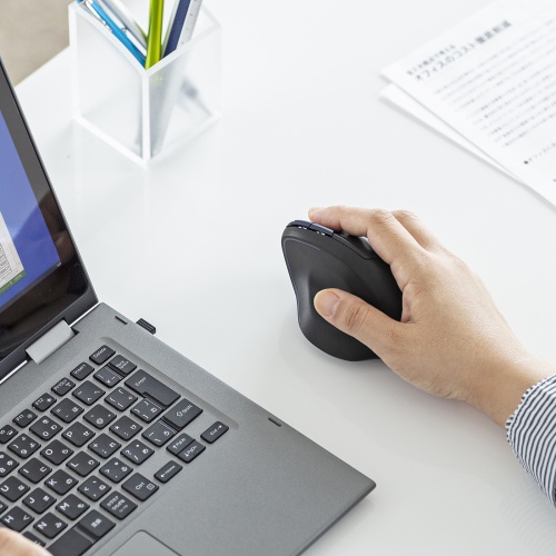 静音ワイヤレスマウス（エルゴノミクス・2.4GHzワイヤレス・USB A・ブルーLED・5ボタン・単三電池）MA-EWBS513BK