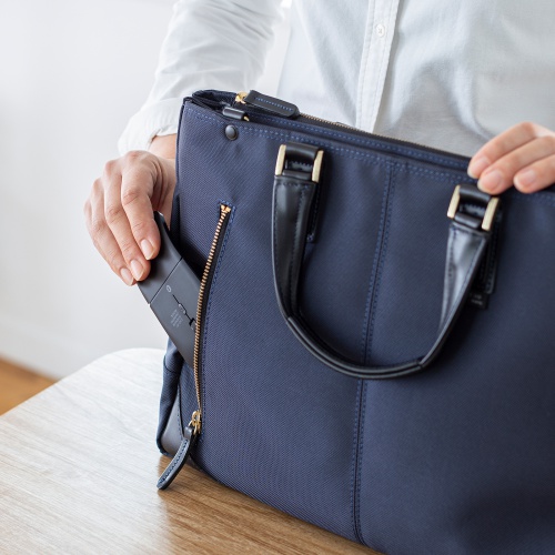 マウス（薄型・Bluetooth ＆ USB Aワイヤレス・3ボタン・USB充電式・IRセンサー・折りたたみ式・マルチペアリング対応・ポーチ付き・ブラック）