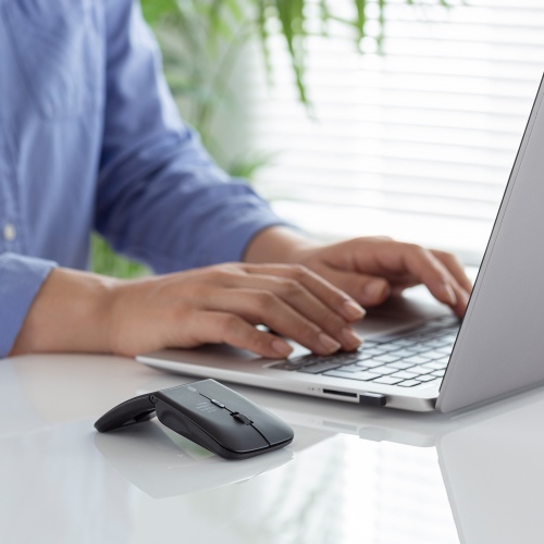 マウス（薄型・Bluetooth ＆ USB Aワイヤレス・3ボタン・USB充電式・IRセンサー・折りたたみ式・マルチペアリング対応・ポーチ付き・ブラック）