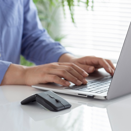 マウス（薄型・Bluetooth ＆ USB Aワイヤレス・5ボタン・戻る進むボタン・USB充電式・IRセンサー・折りたたみ式・マルチペアリング対応・ポーチ付き・ブラック）