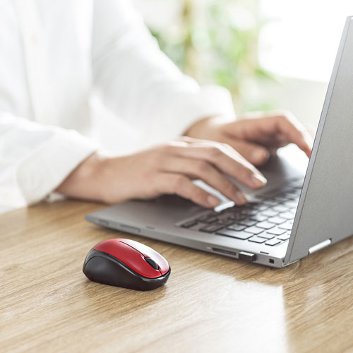 静音ワイヤレスマウス（ブルーLED・超小型・超軽量・無線・2.4Ｇ・3ボタン・電池式・左右対称・レッド）