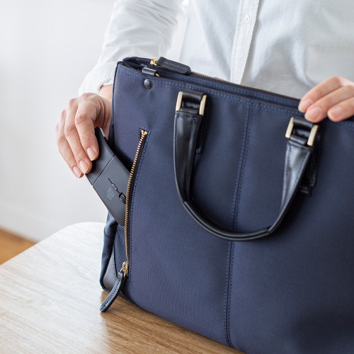 マウス（薄型・USB Aワイヤレス・3ボタン・USB充電式・IRセンサー・折りたたみ式・マルチペアリング対応・ポーチ付き・ブラック）