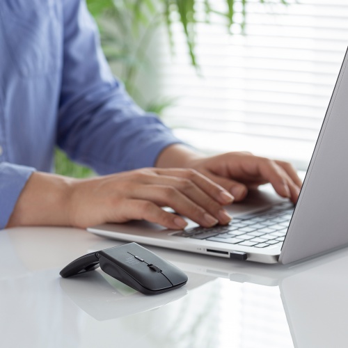 マウス（薄型・USB Aワイヤレス・3ボタン・USB充電式・IRセンサー・折りたたみ式・マルチペアリング対応・ポーチ付き・ブラック）