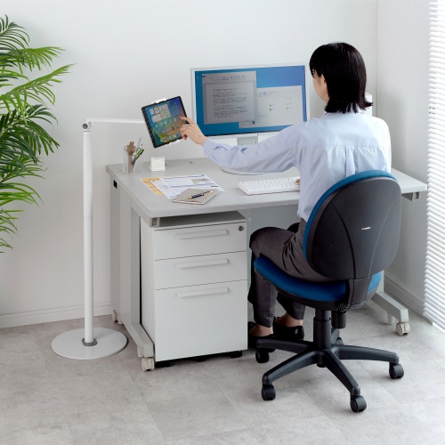 タブレット用フロアスタンド（アーム式・角度・高さ・回転調整可能・デジタルサイネージ・ホワイト） MR-TABST21W サンワサプライ