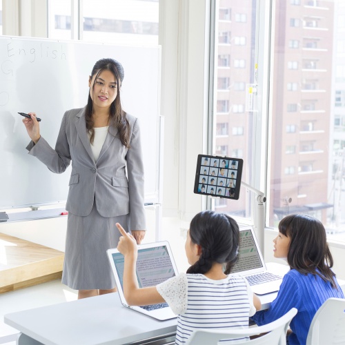 タブレット用フロアスタンド（アーム式・角度・高さ・回転調整可能・デジタルサイネージ・ホワイト） MR-TABST21W サンワサプライ