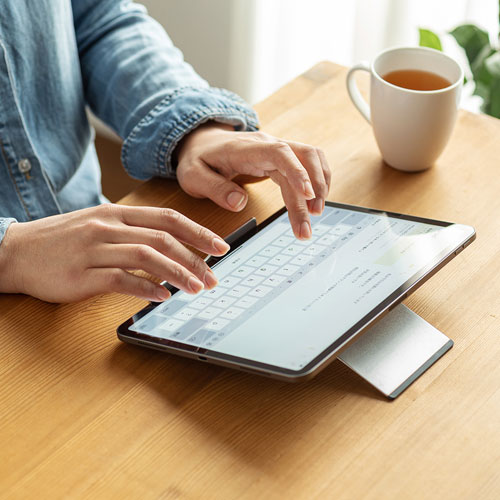 アルミスタンド（タブレット用・折りたたみ可能・持ちはこび・シルバー）PDA-STN35S