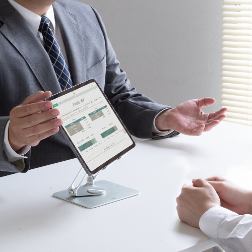 タブレットスタンド（アルミ製・360度回転・アーム式・折りたたみ・放熱・姿勢改善・リビング学習・傾斜台・腰痛/猫背解消・レジ）