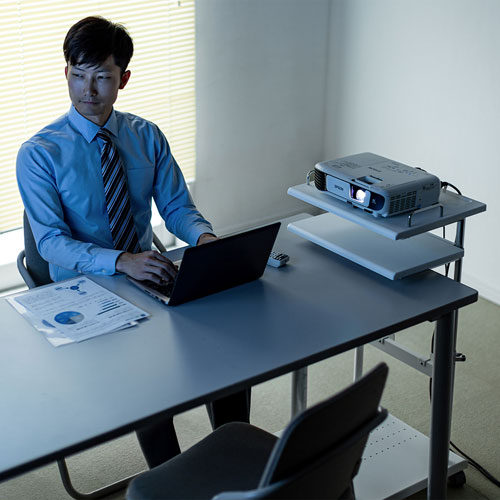 プロジェクター台(高さ調整・中棚/下棚・トレー・ケーブルフック付き・耐荷重15kg・デスク下)