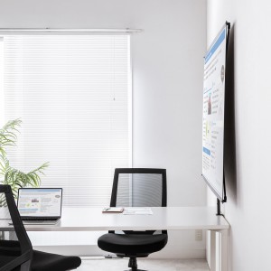 プロジェクター スクリーン（80インチ・クランプ・4K対応・コンパクト・折りたたみ・モバイル・収納バッグ付）