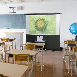 プロジェクタースクリーン（80インチ・自立式・超短焦点対応・床置き・パンタグラフ・16:9）