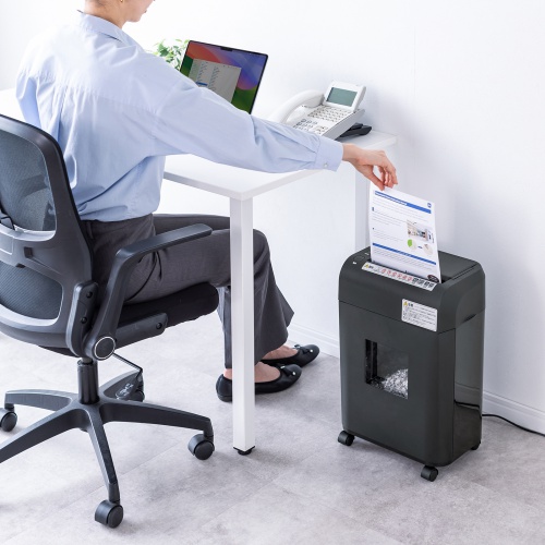 【在庫処分のため 超特価】シュレッダー（オートフィード・業務用・自動細断・連続給紙・自動給紙・100枚・ミニクロスカット・手差し細断9枚・16.7L・カード対応） PSD-C100AT サンワサプライ