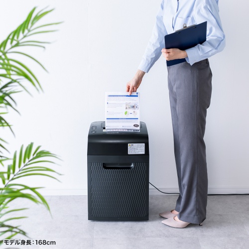 シュレッダー（業務用・オートフィード・自動細断・連続給紙・自動給紙200枚・マイクロカット・手差し細断8枚・メディア細断・28L・カード対応） PSD-M200AT サンワサプライ