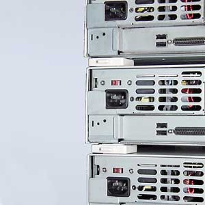 PCサーバや電子機器を強力固定。段積み機器の固定に最適な耐震度7の耐震用固定フット(大) QL-56 サンワサプライ
