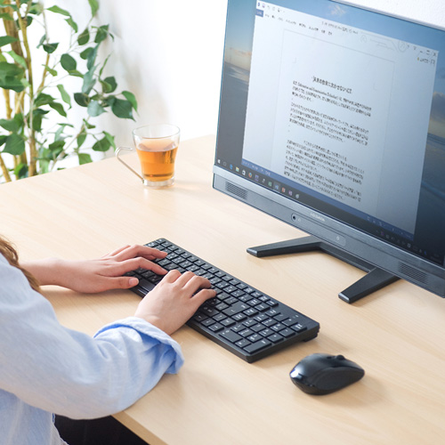 【アウトレット･訳あり・セール】ワイヤレスキーボード(アイソレーション・テンキー付き・長距離・コンパクト・ブラック)