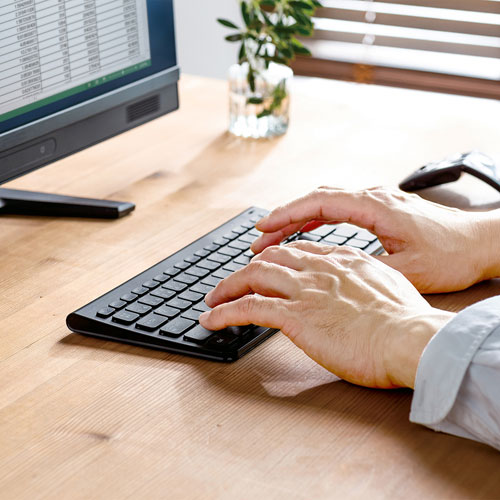 ワイヤレスキーボード(コンパクト・スリム・パンタグラフ・ブラック)