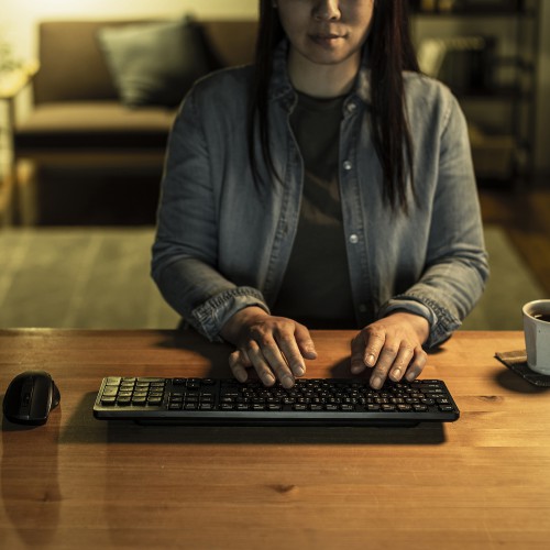 ワイヤレスキーボード（静音・2.4GHzワイヤレス・USB・テンキーあり・薄型メンブレン・ブラック）SKB-WL37BK