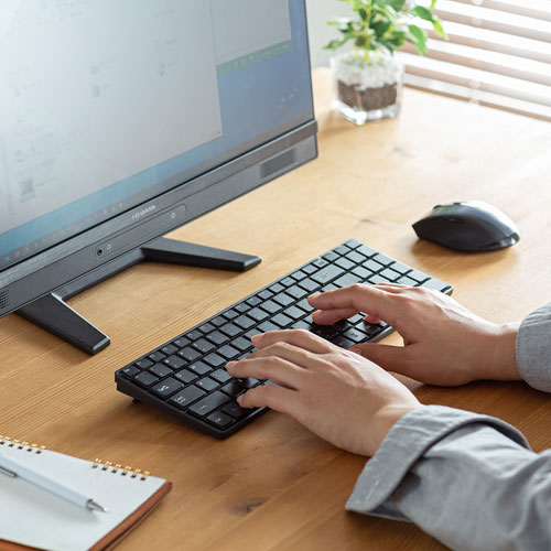 ワイヤレスキーボード（スリム・英語配列・テンキーあり・2.4G