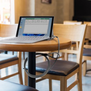 Surface用セキュリティワイヤー（シリンダー錠タイプ・盗難防止・1.8m）