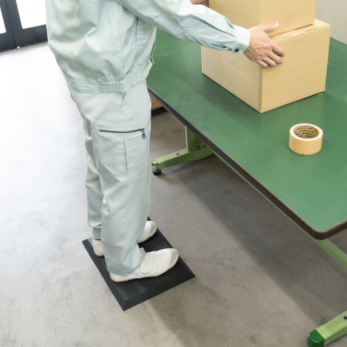 疲労軽減マット（厚手24mm・耐水・耐油・引き裂き強度・ニトリルゴム使用・四辺斜めカット・幅44cm・奥行き30cm・倉庫・レストラン・飲食店・ブラック）SNC-MAT10